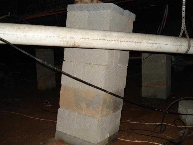 Leaning support pier